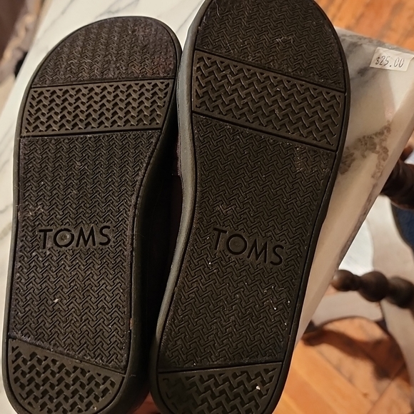 Black toms slip on shoes - Picture 2 of 3